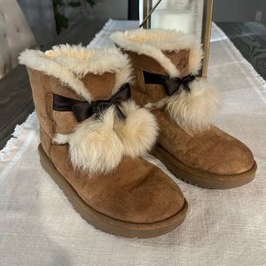 Ugg boots chestnut with Pom Pom